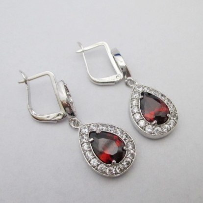 ジュエリーハートアート　ジュエリー通販ショップ　ノーブルボルドーピアス