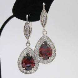 ジュエリーハートアート　ジュエリー通販ショップ　ノーブルボルドーピアス