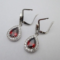 ジュエリーハートアート　ジュエリー通販ショップ　ノーブルボルドーピアス